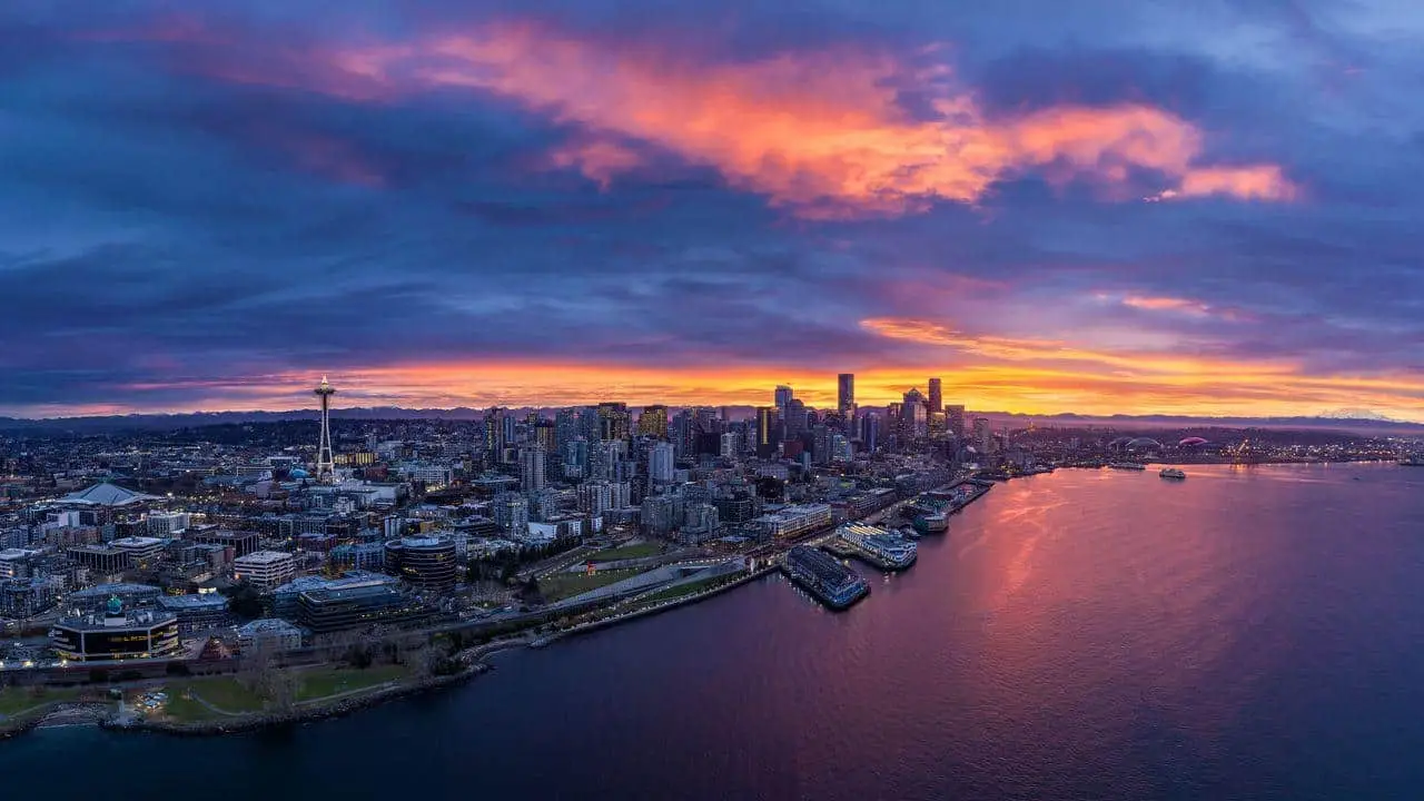 Seattle skyline at dusk